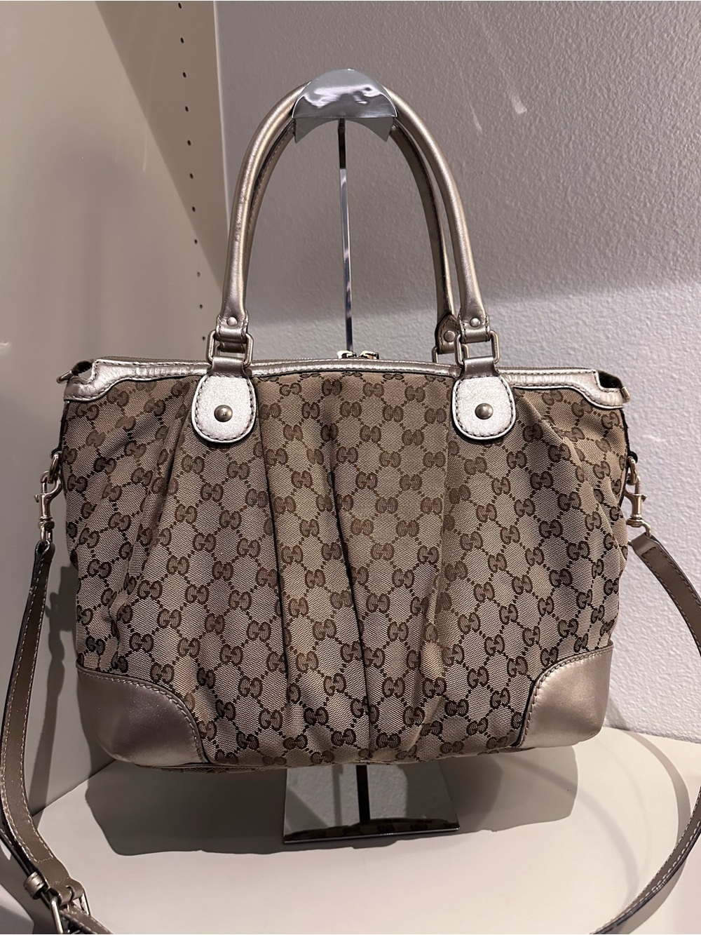 Authentic Vintage Gucci Original Silver GG Canvas Sukey Zip Handbag Large - Picture 4 of 16